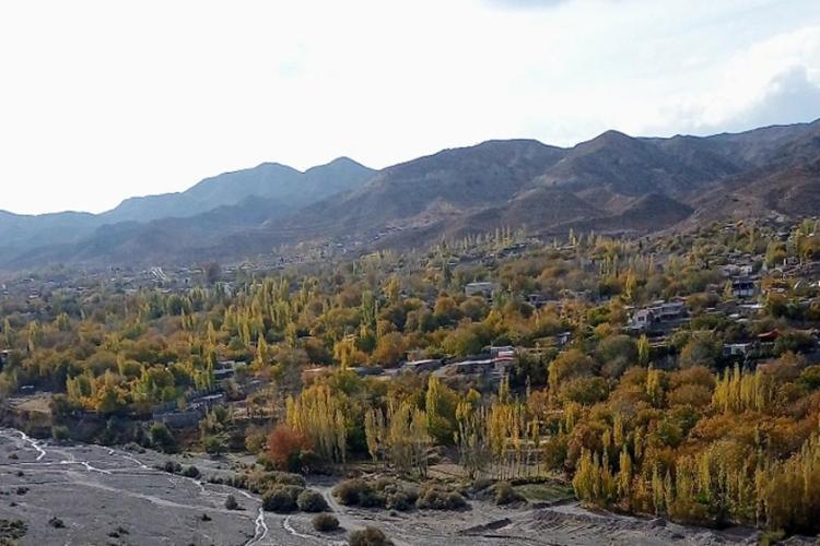پاییز در روستای دهبکری؛ منبع عکس: گوگل‌مپ؛ عکاس: یوسف قربانی نژاد