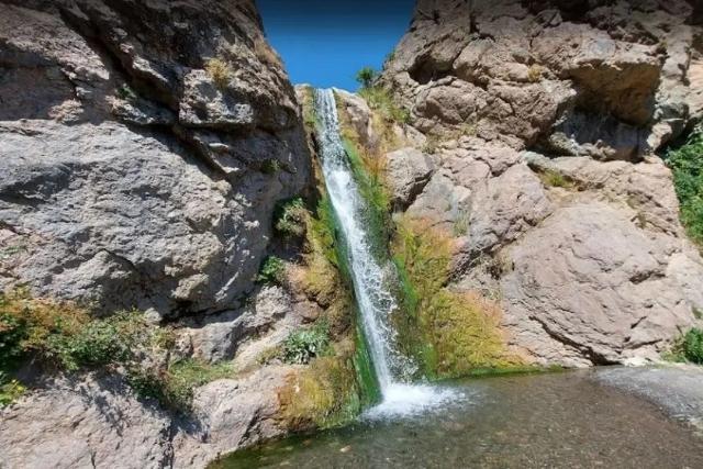 آبشار عرب دیزج (آبشار شرشر). منبع عکس: وبسایت بلد. عکاس: نامشخص