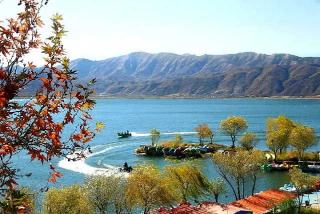 دریاچه زریوار. منبع عکس: خبرگزاری برنا. عکاس: نامشخص