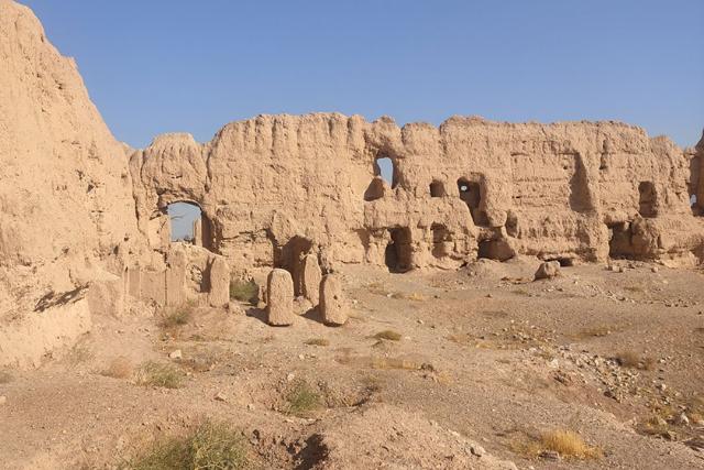 قلعه نشست آباد دلیجان؛ منبع عکس: گوگل مپ؛ عکاس: علی محمدی