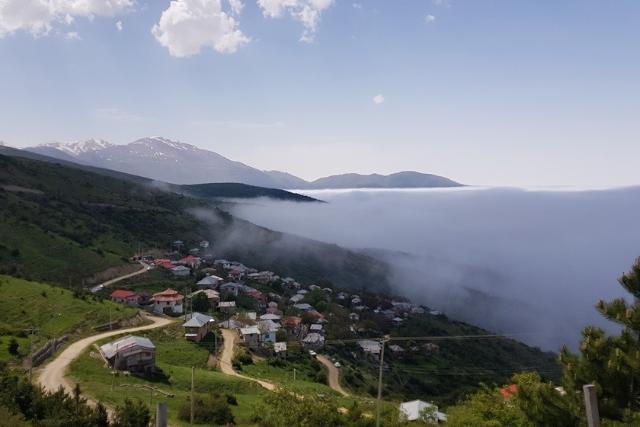 روستای گرسماسر در میان ابرها؛ منبع عکس: گوگل مپ؛ عکاس: جلال حسینی