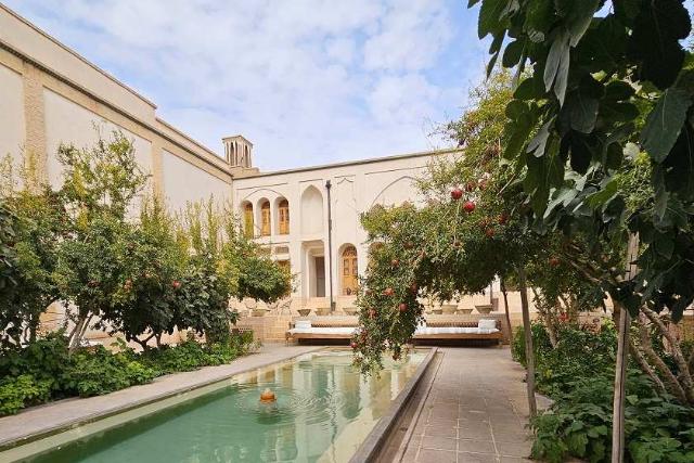 حیاط خانه منوچهری کاشان؛ منبع عکس: گوگل مپ؛ عکاس: Nt Mb