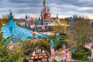 تفریحات دیزنی لند پاریس، منبع عکس: independent.ie، عکاس: نامشخص