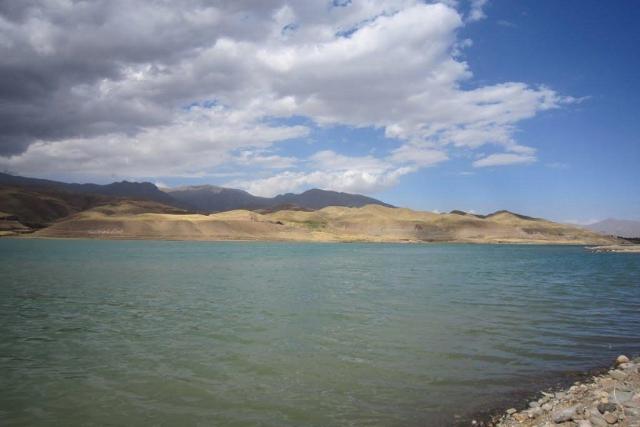 دریاچه طالقان با آسمانی ابری؛ عکس از سایت yjc.ir. عکاس: نامشخص