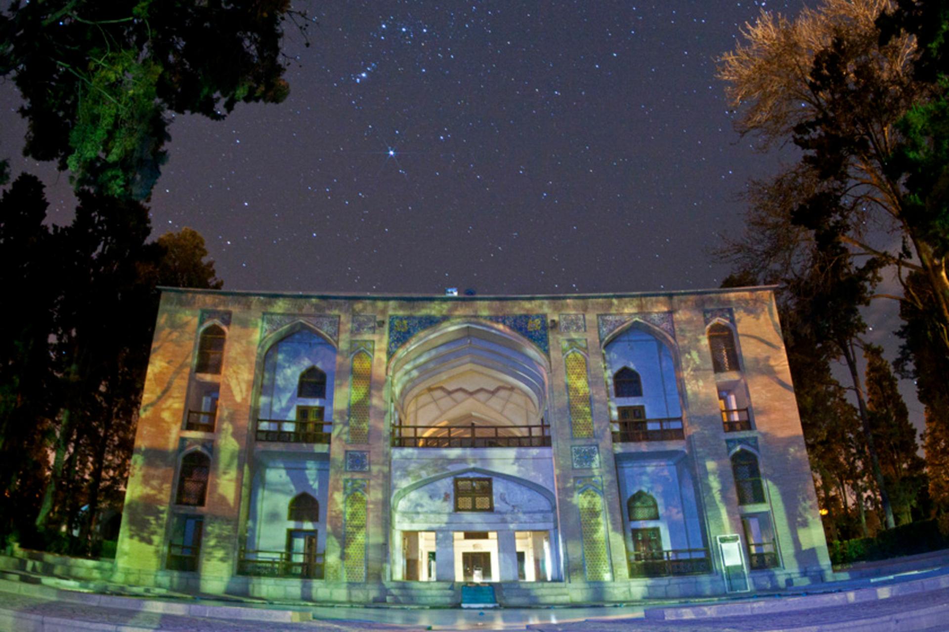 باغ فین کاشان در شب