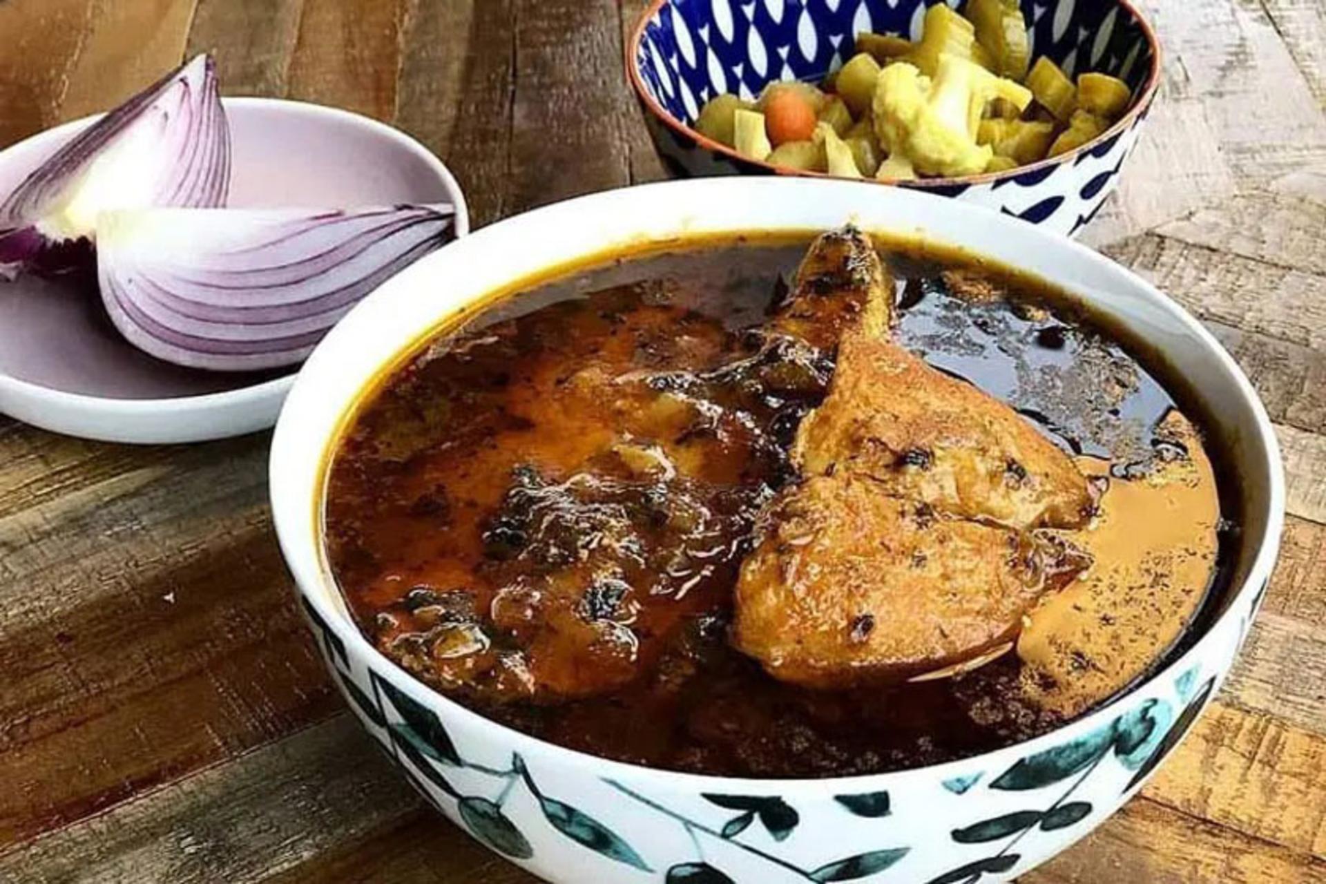 خورشت قلیه ماهی قشم با ترشی و پیاز، منبع عکس: ایرنا زندگی، عکاس: نامشخص