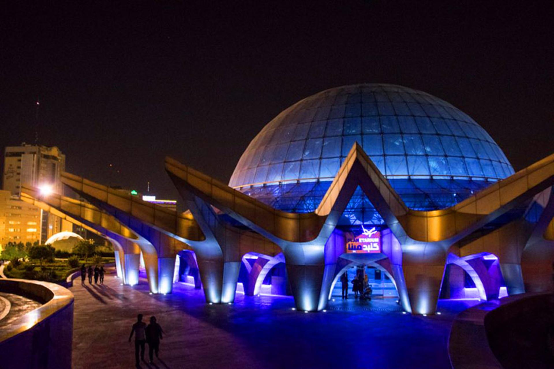 گنبد مینای تهران؛ منبع عکس: kevinstravelblog.com؛ عکاس: نامشخص
