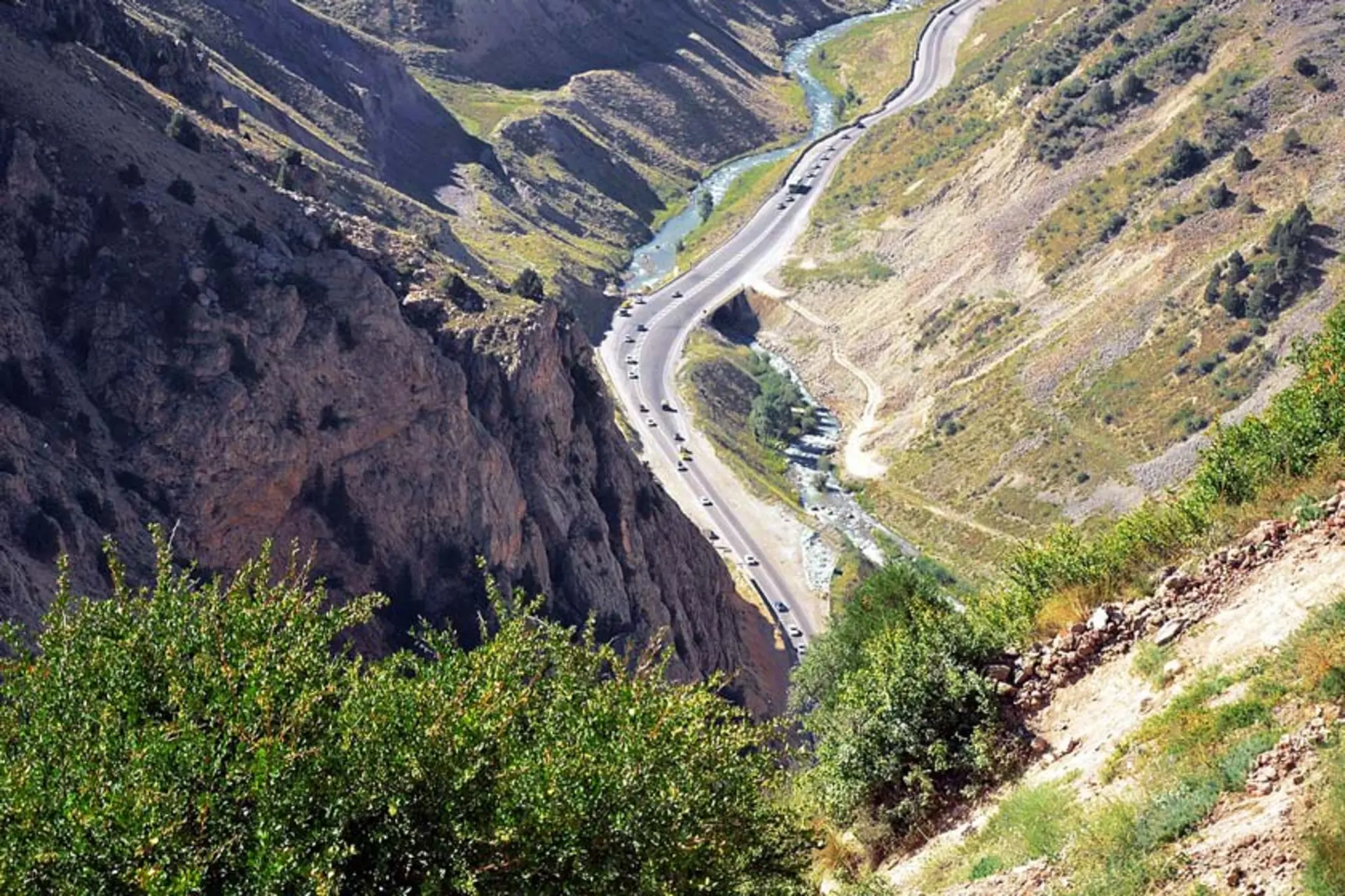 جاده چالوس؛ منبع عکس: ویکی مدیا؛ عکاس: علیرضا جواهری