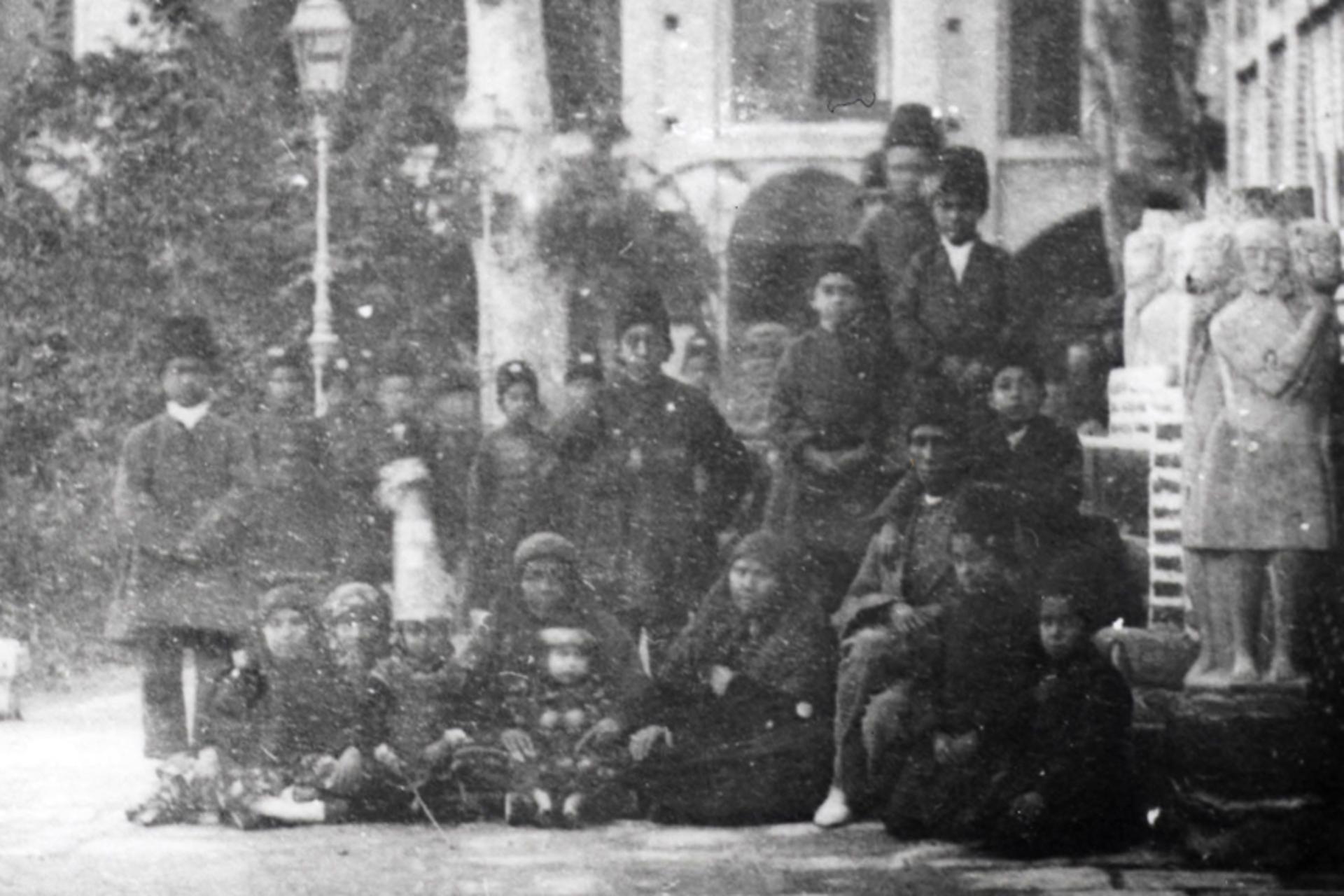 سفر به ایران قدیم؛ زنان ناصرالدین شاه در عکس یادگاری