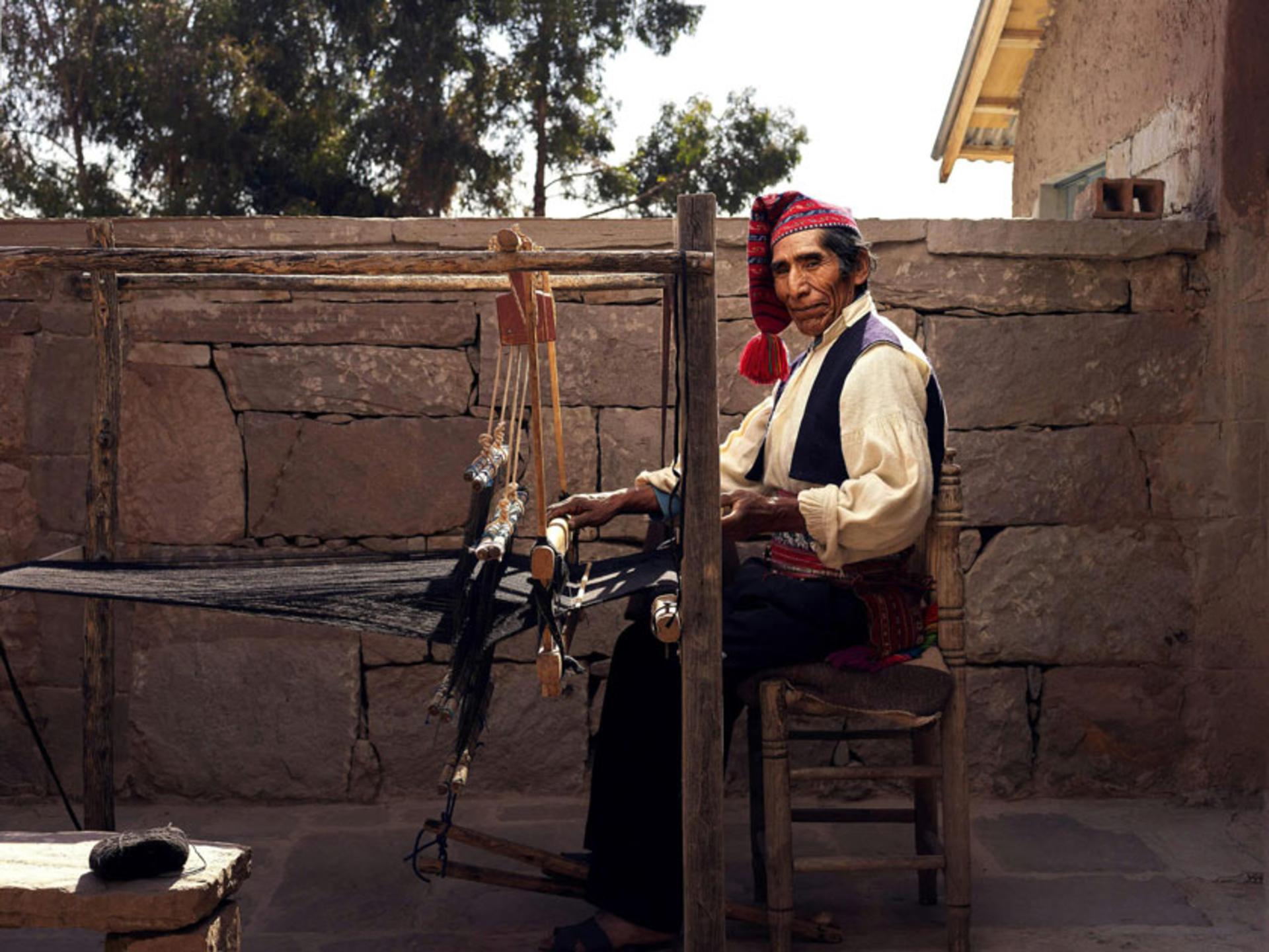 نساج سنتی در پرو؛ منبع عکس: hasselblad.com؛ عکاس: ROMAN JEHANNO