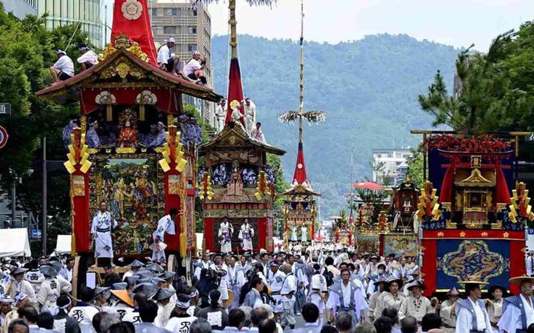 راهپیمایی در جشنواره گیون