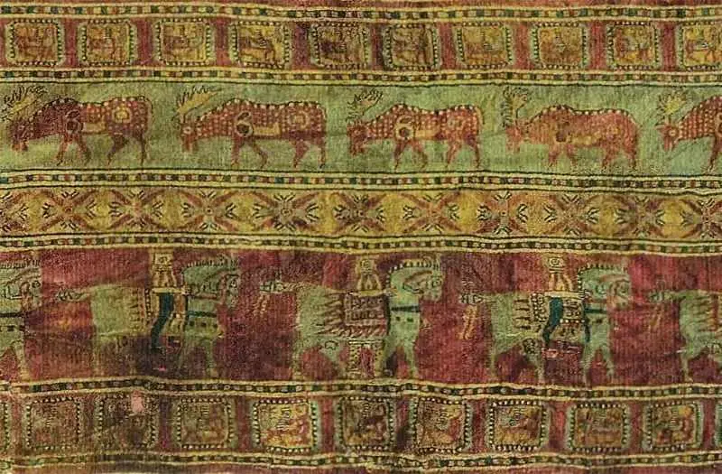 طرح سواره نظام در فرش پازیریک