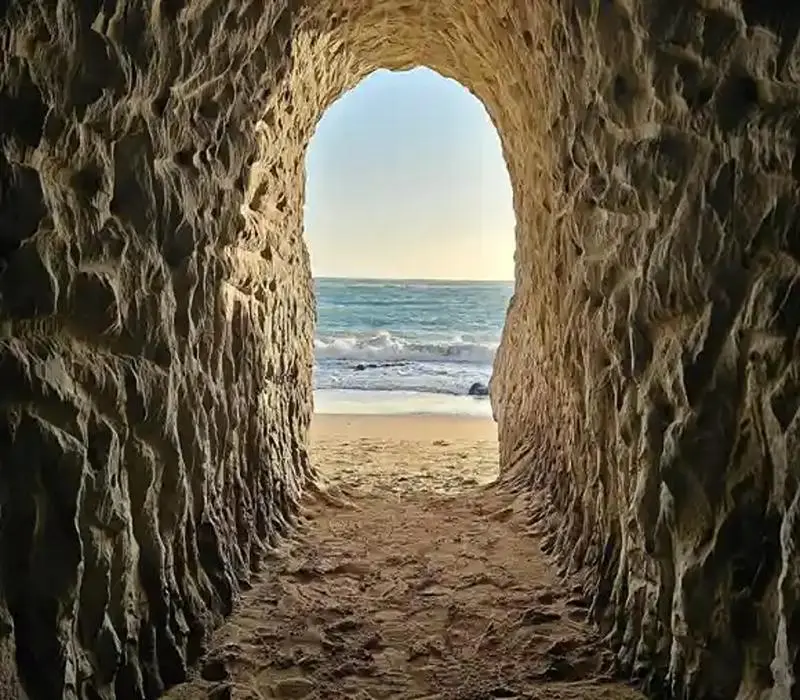 غار دستکند گردنه عشاق