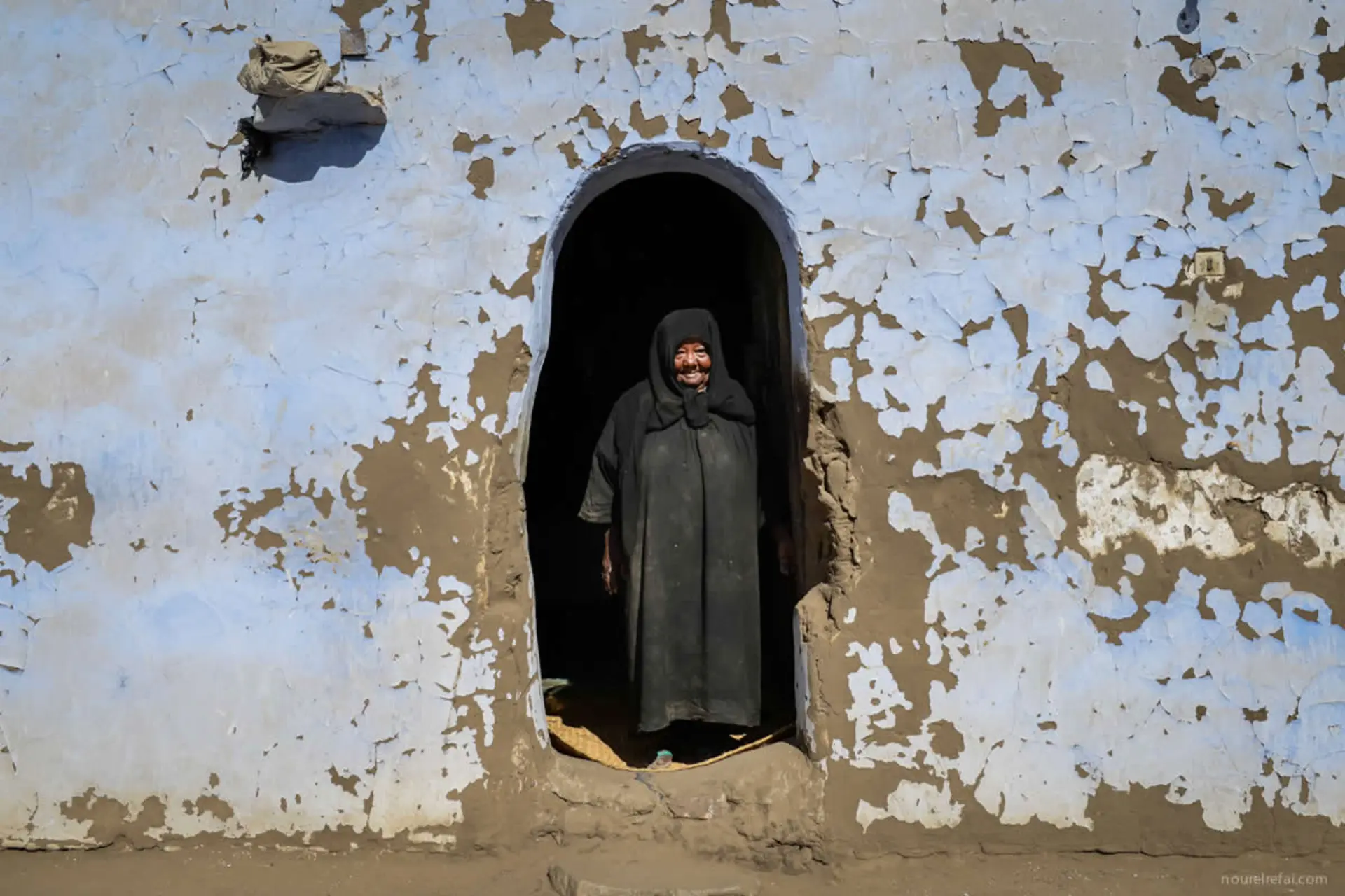 زن مصری در طاق گچی