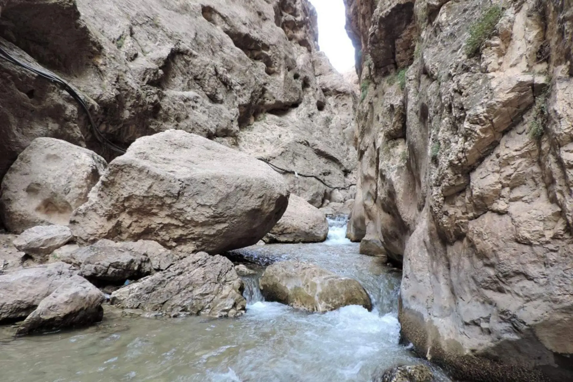 صخره های تنگه واشی