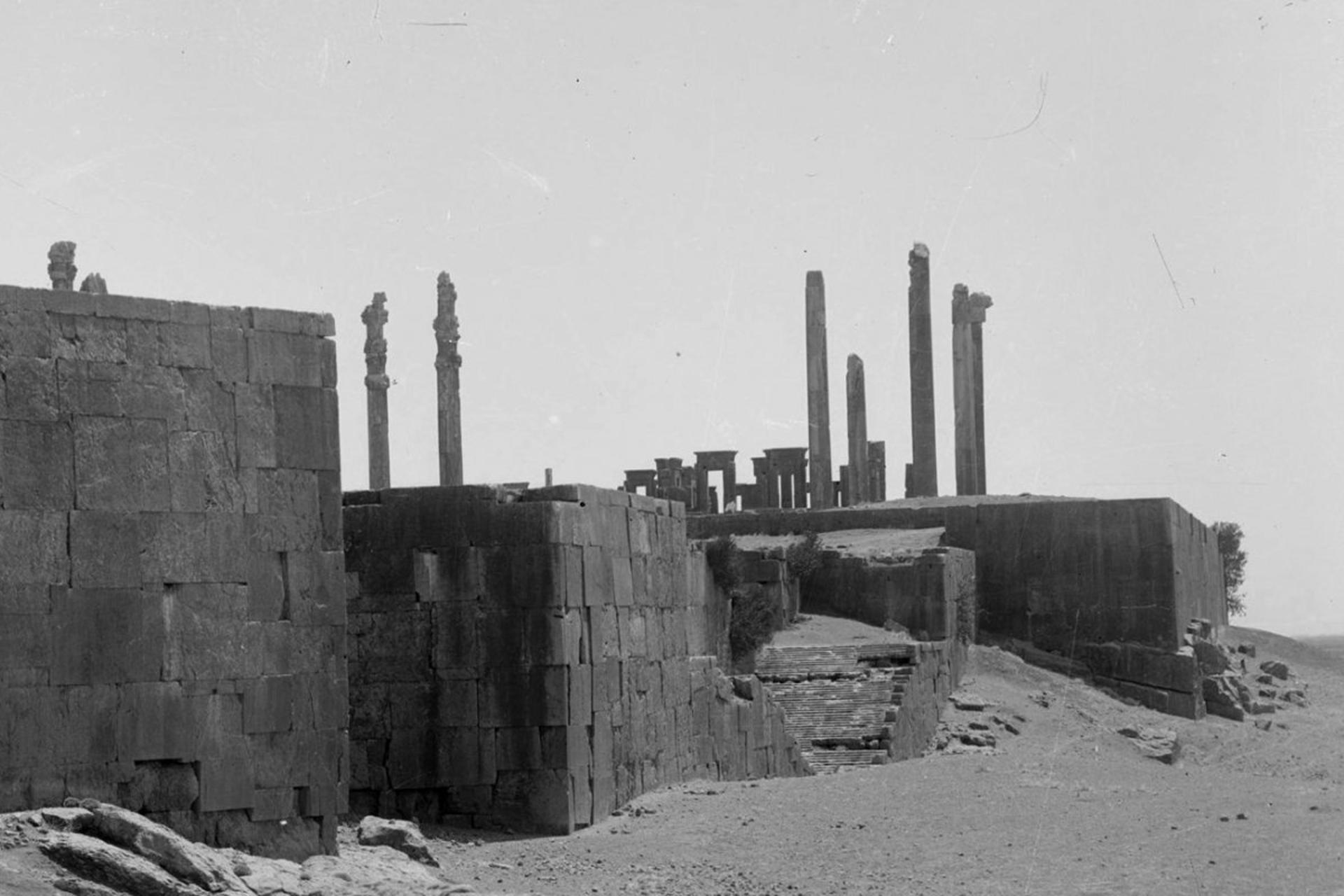 سفر به ایران قدیم؛ تخت جمشید پیش از کاوش در دوره قاجار!