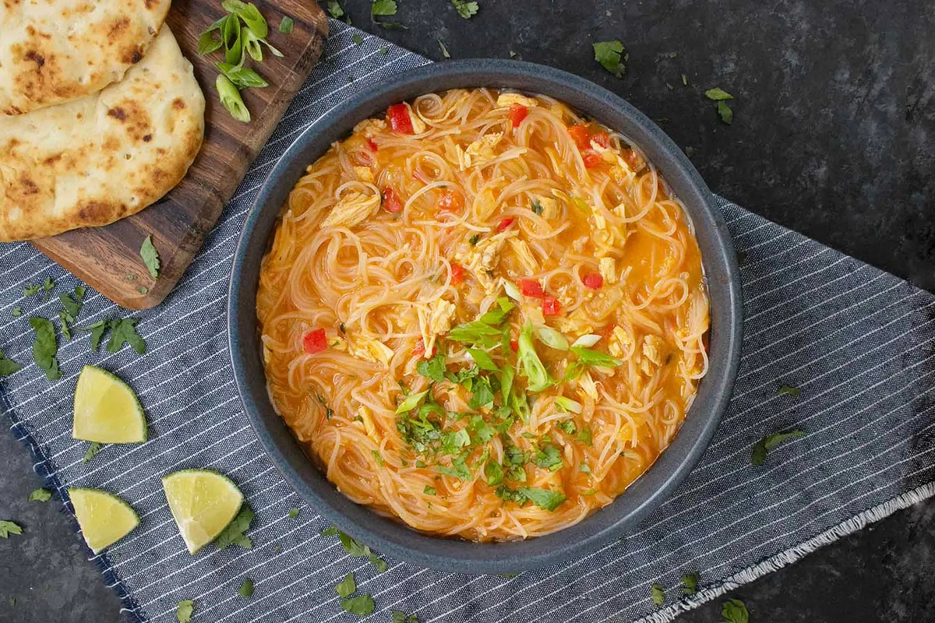 سوپ ورمیشل با نان و لیمو