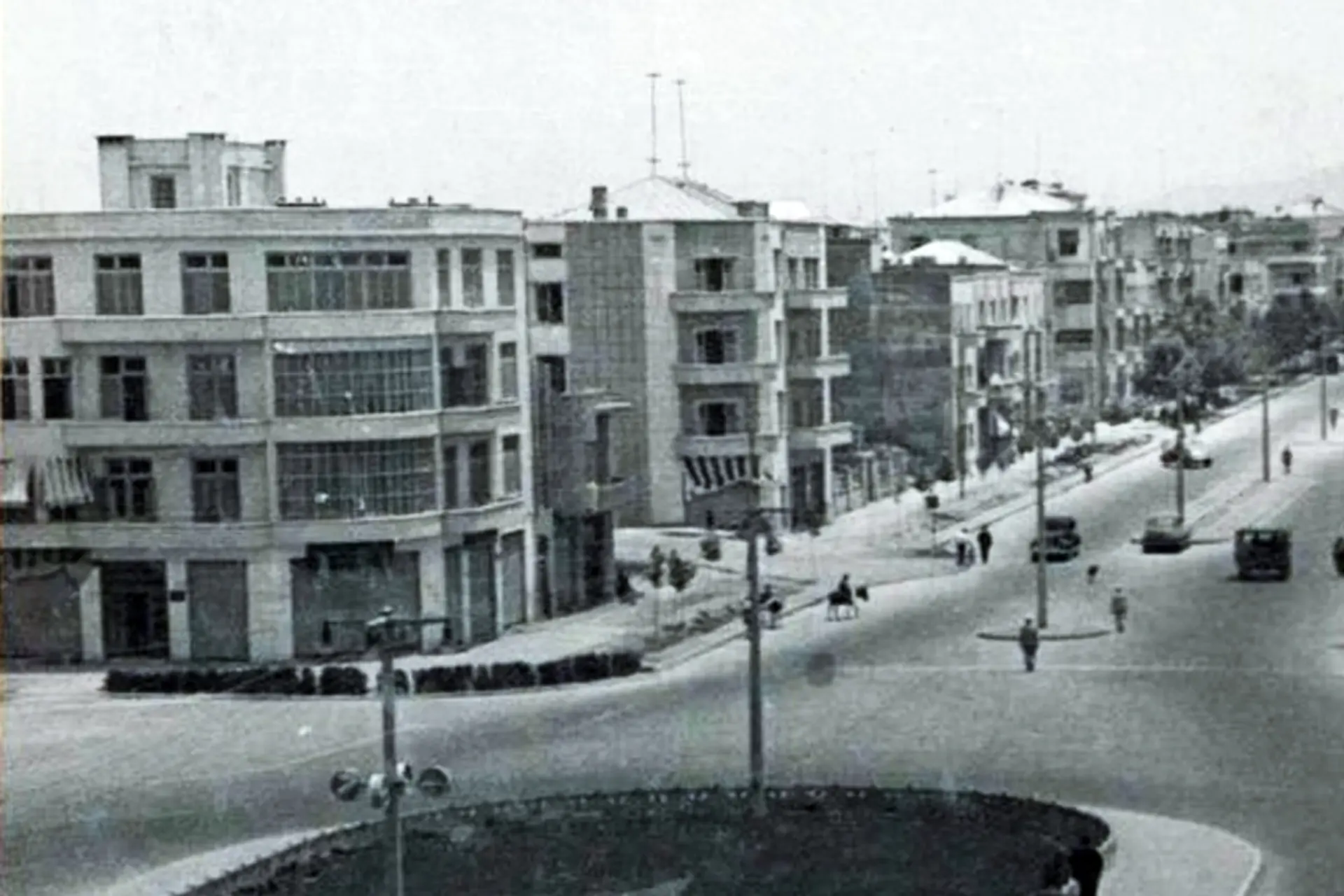 عکس تاریخی میدان فردوسی در دهه ۲۰