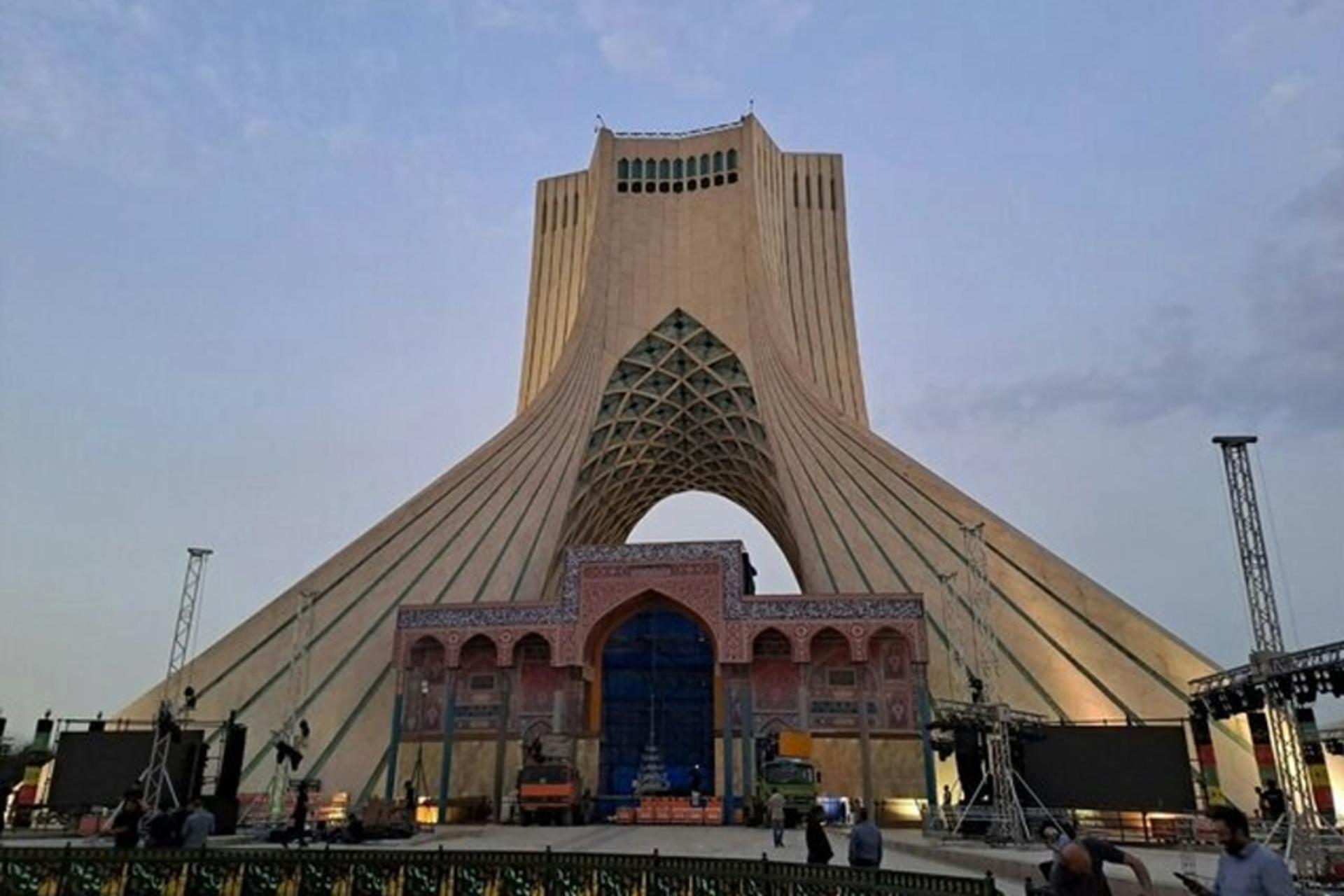 تخلف در حریم برج آزادی