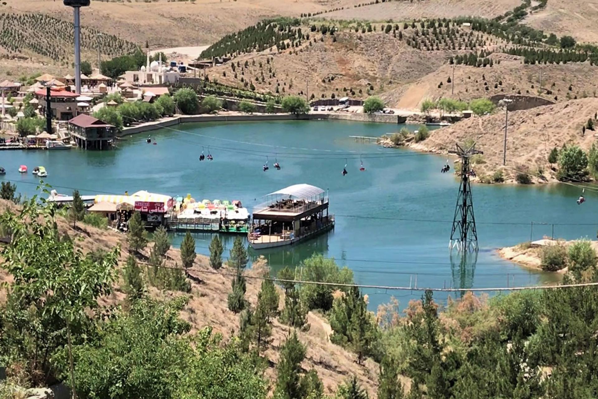 قایق‌ سواری و زیپ لاین در دریاچه چالیدره