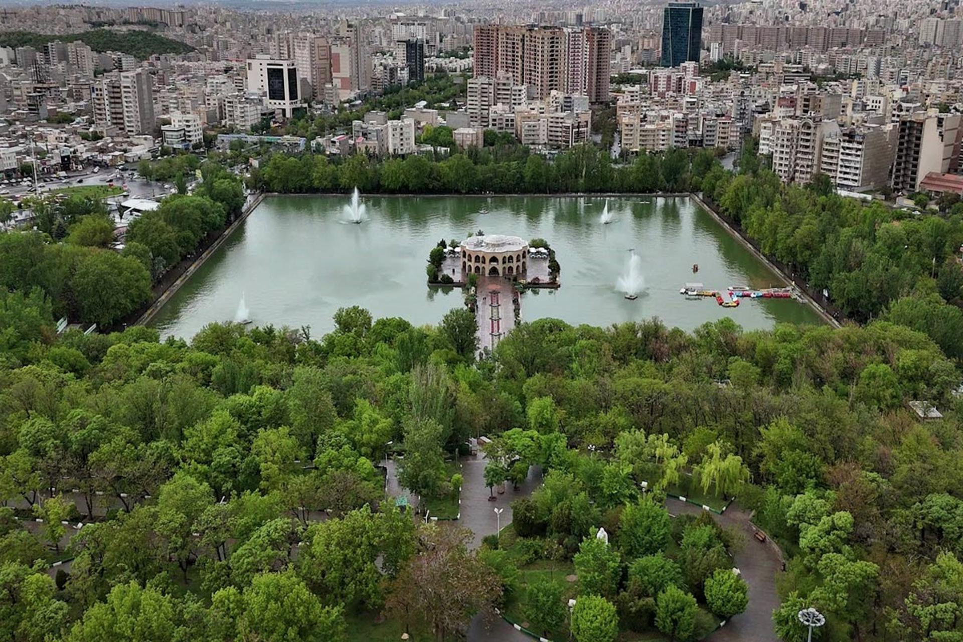 طبیعت سبز اطراف دریاچه ائل گلی