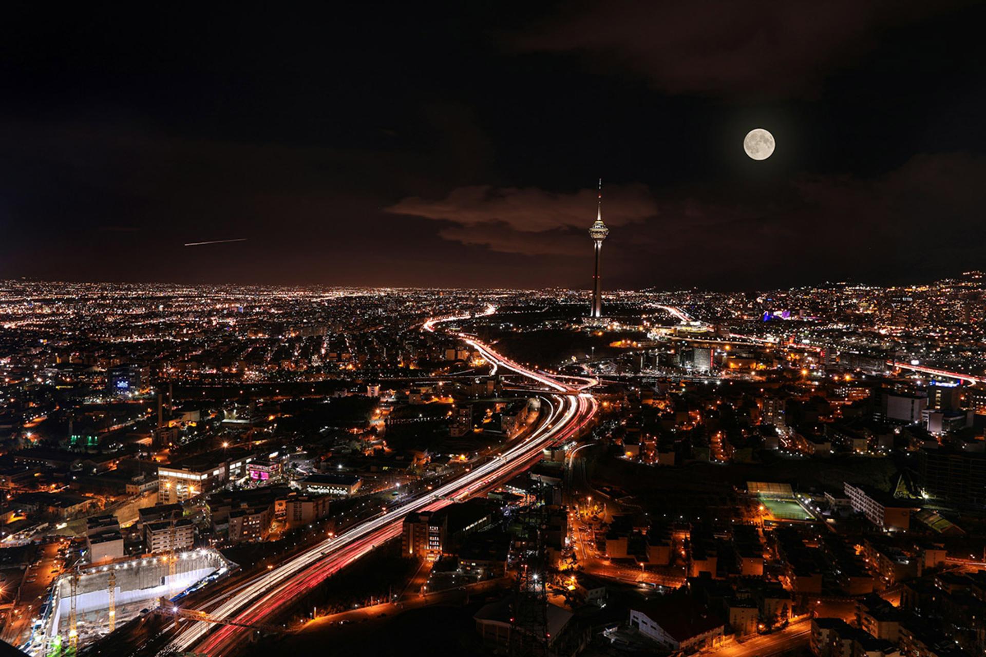 چشم انداز شهر تهران در شب
