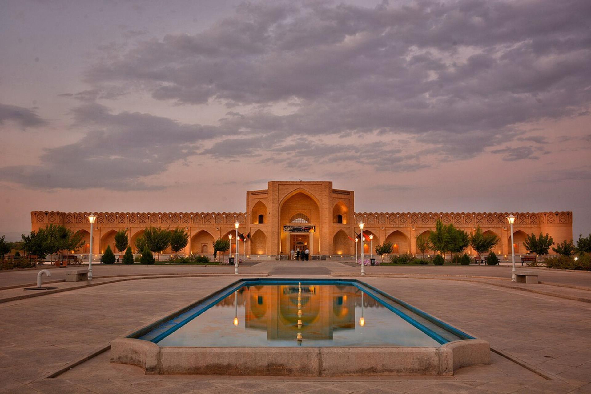 اقامت در کاروانسرا