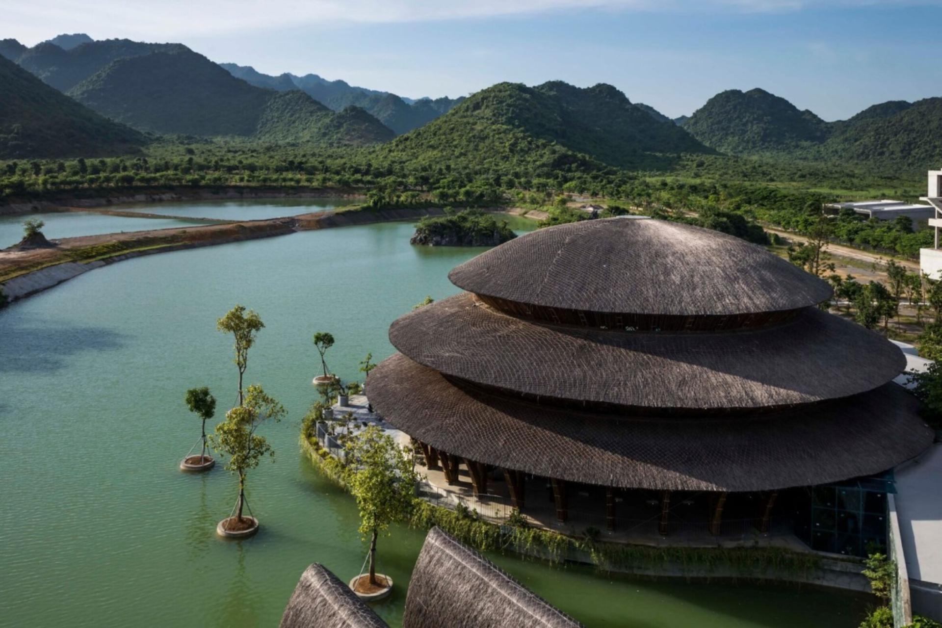 نمای بیرونی ساختمان رستوران ودانا ویتنام