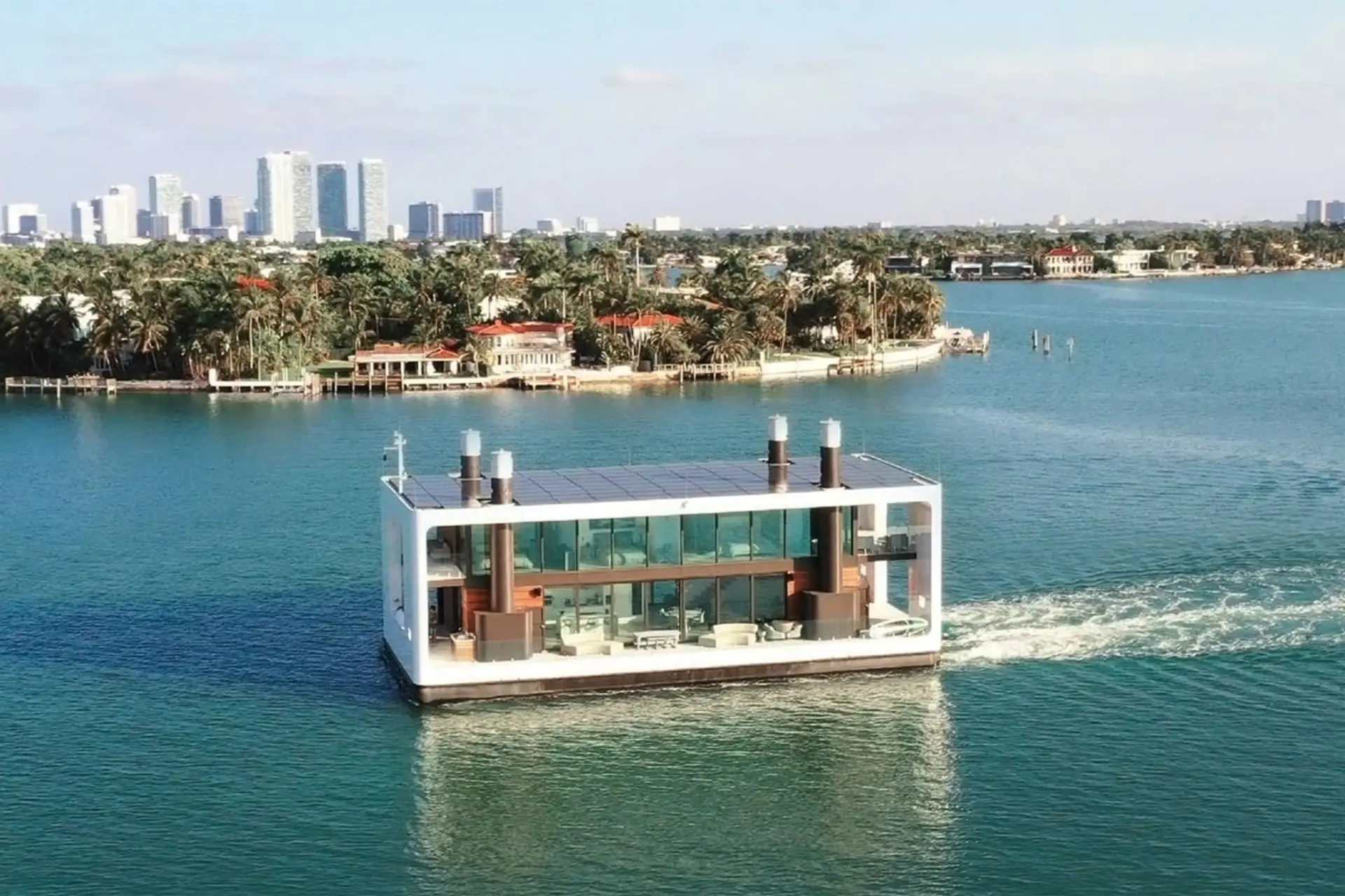 ویلای شناور آرکوپ ۷۵ در آب