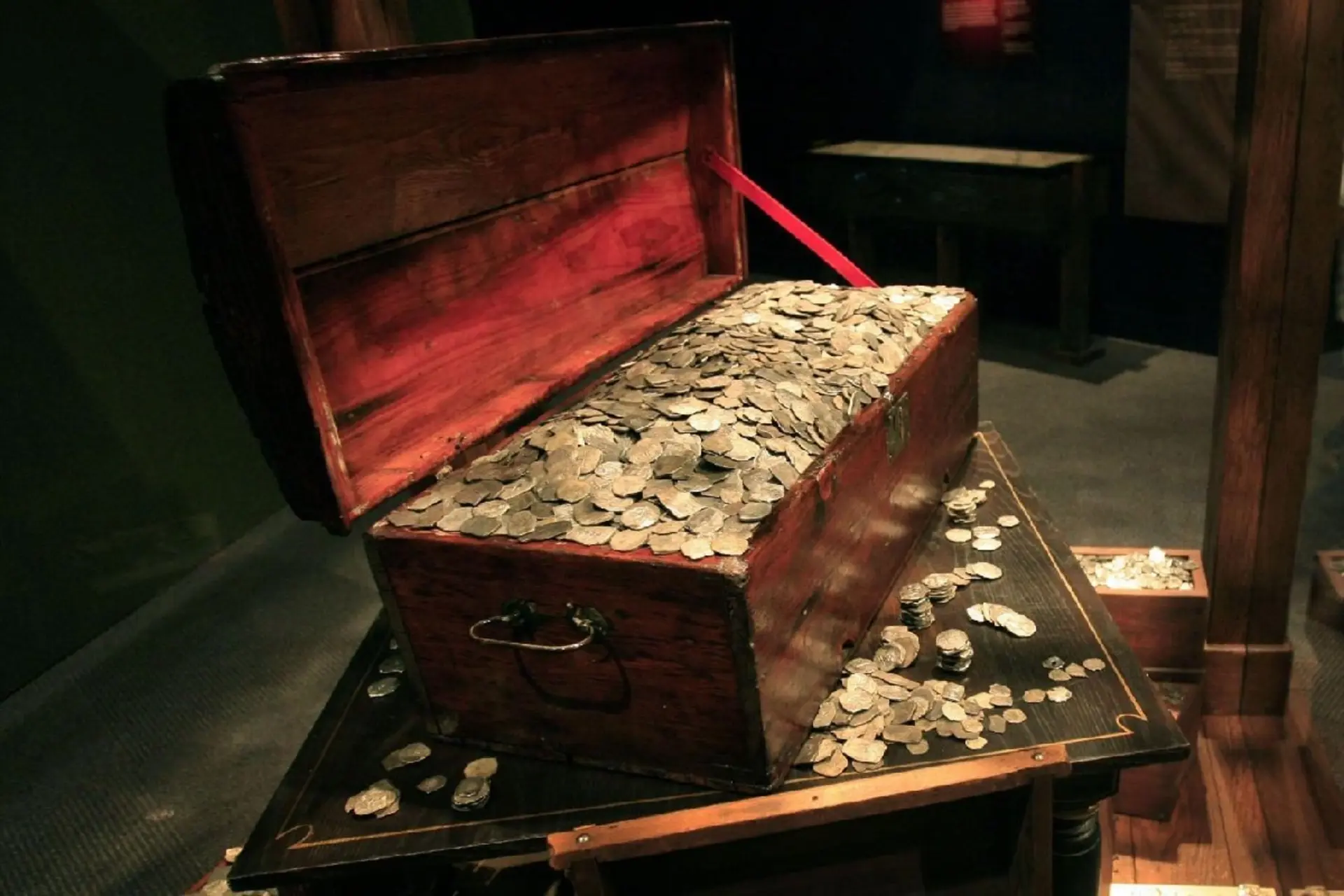 گنج کشتی وایدا گالی در صندوقچه در موزه