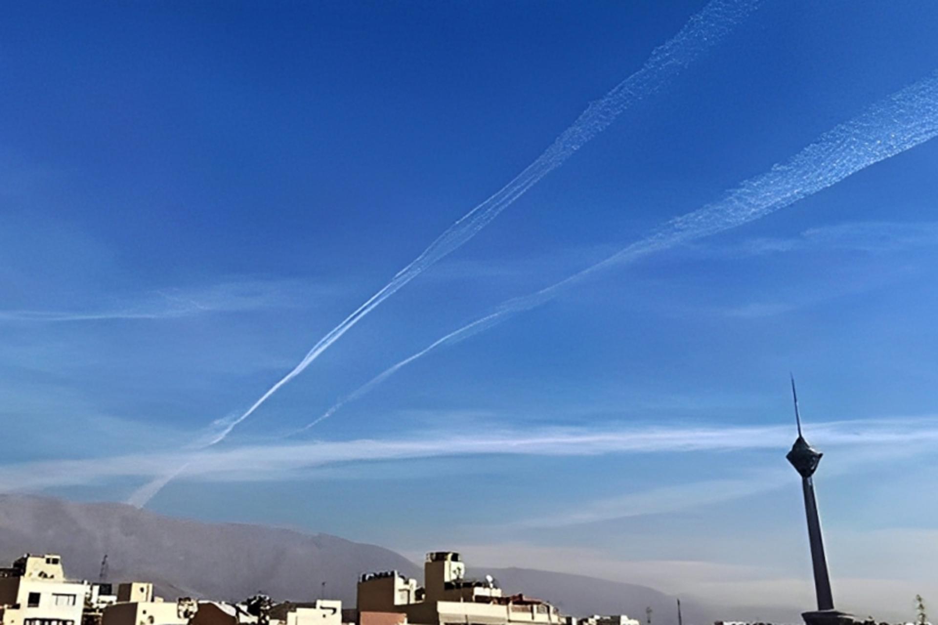 خطوط سفید آسمان تهران