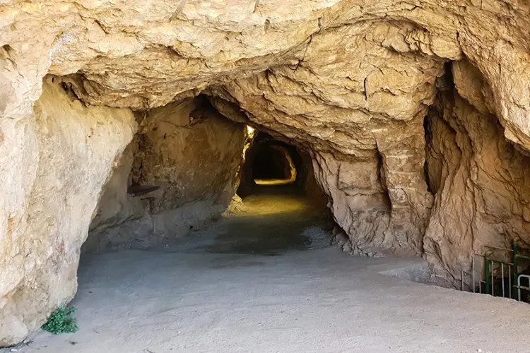 ورودی غار کتله خور زنجان