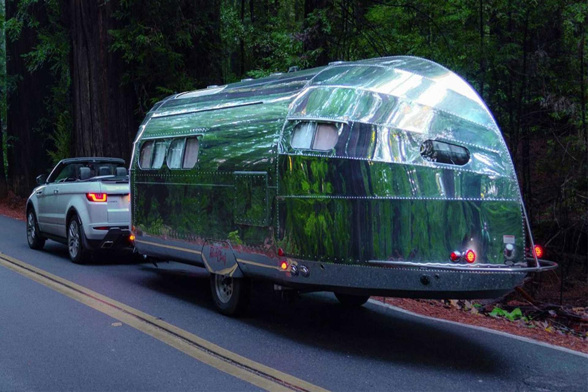 کاروان ترا فیرما در جاده جنگلی