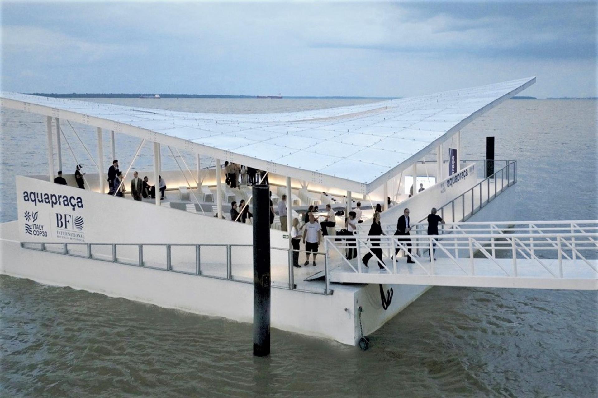 میدان شناور سفیدرنگ در آمازون