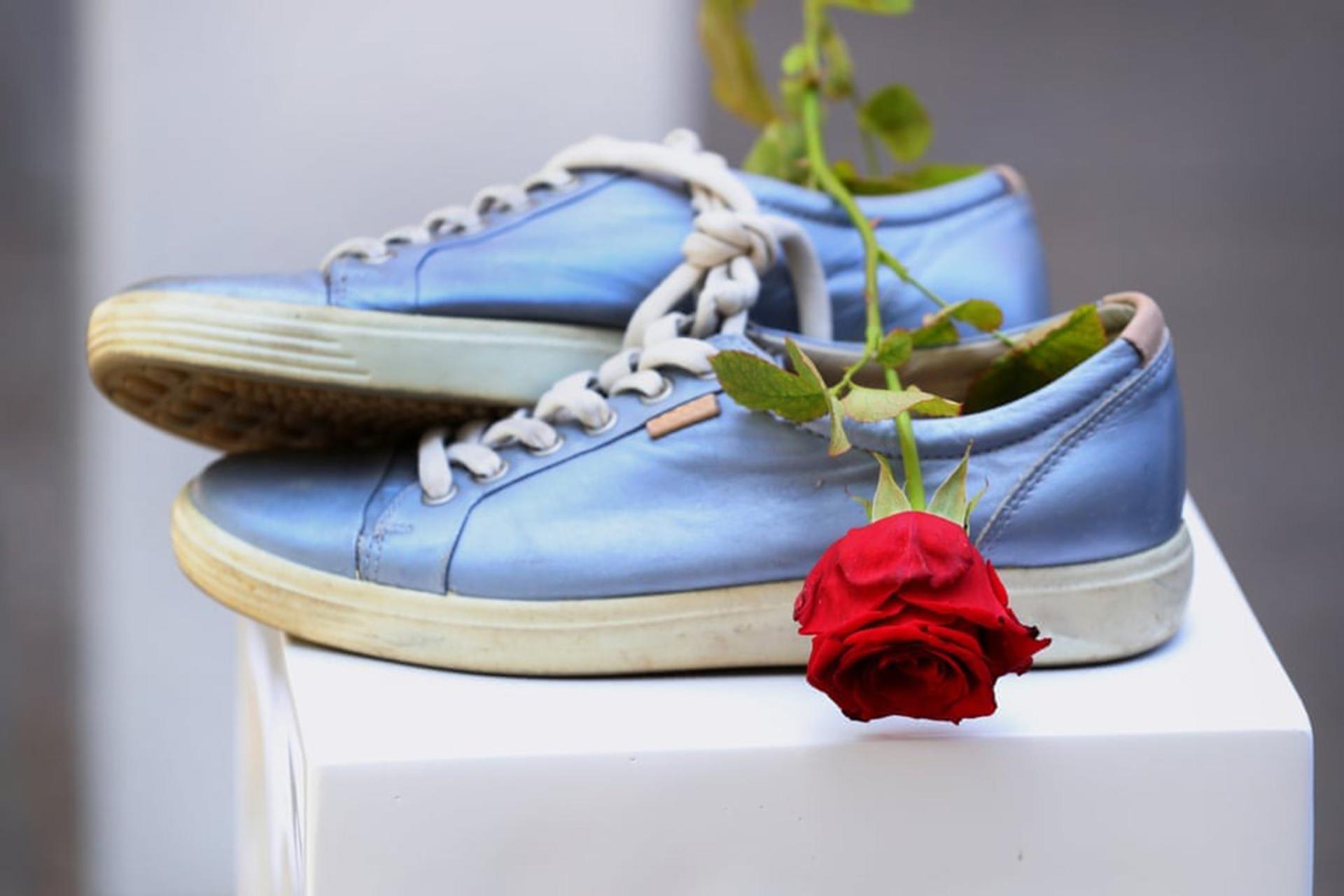 نمایش کفش‌های خالی در مراسمی علیه خشونت خانگی در سیدنی استرالیا