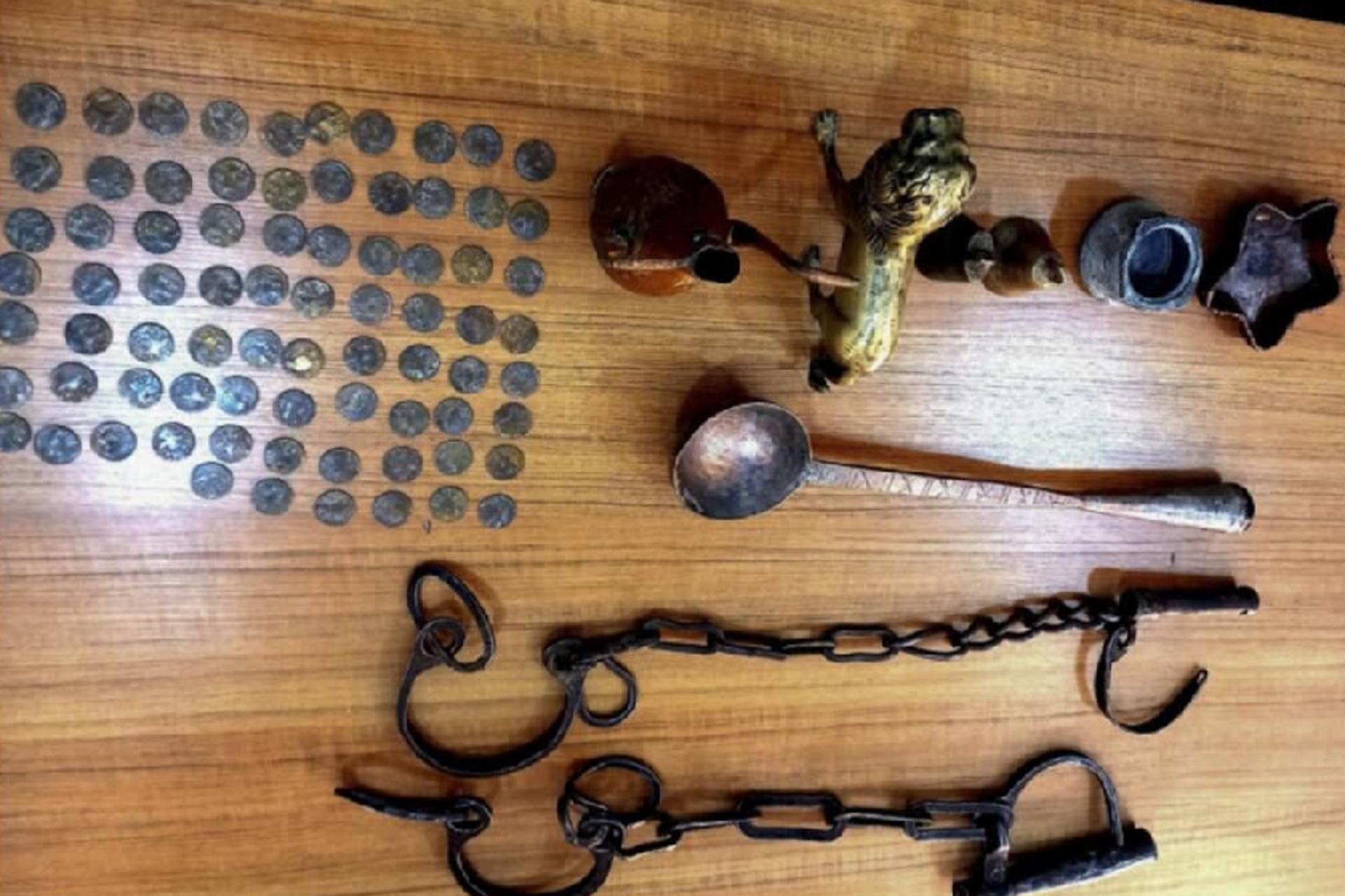 کشف اشیای تاریخی ۲ هزار و ۸۰۰ ساله