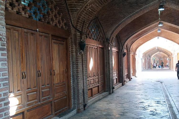 درهای چوبی حجره ها در بازارچه عودلاجان