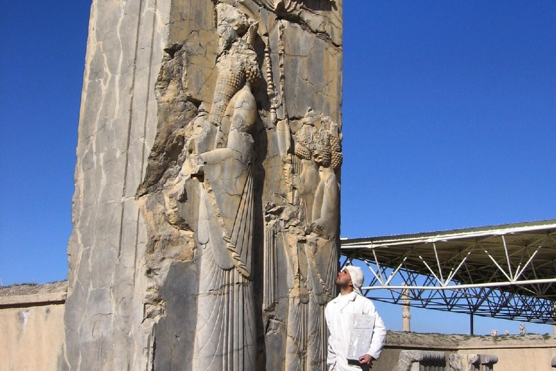 مرمت تخت جمشید