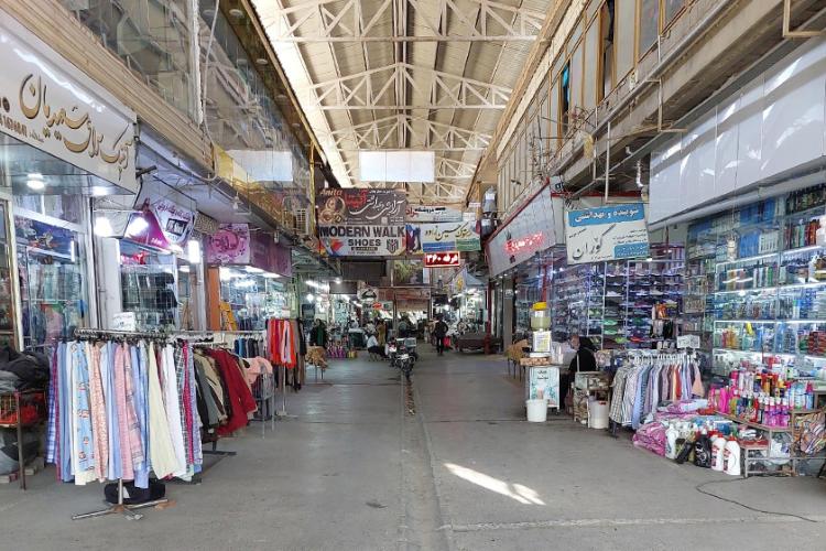 فروشگاه های لباس و کفش در بازار تاناکورا مهاباد