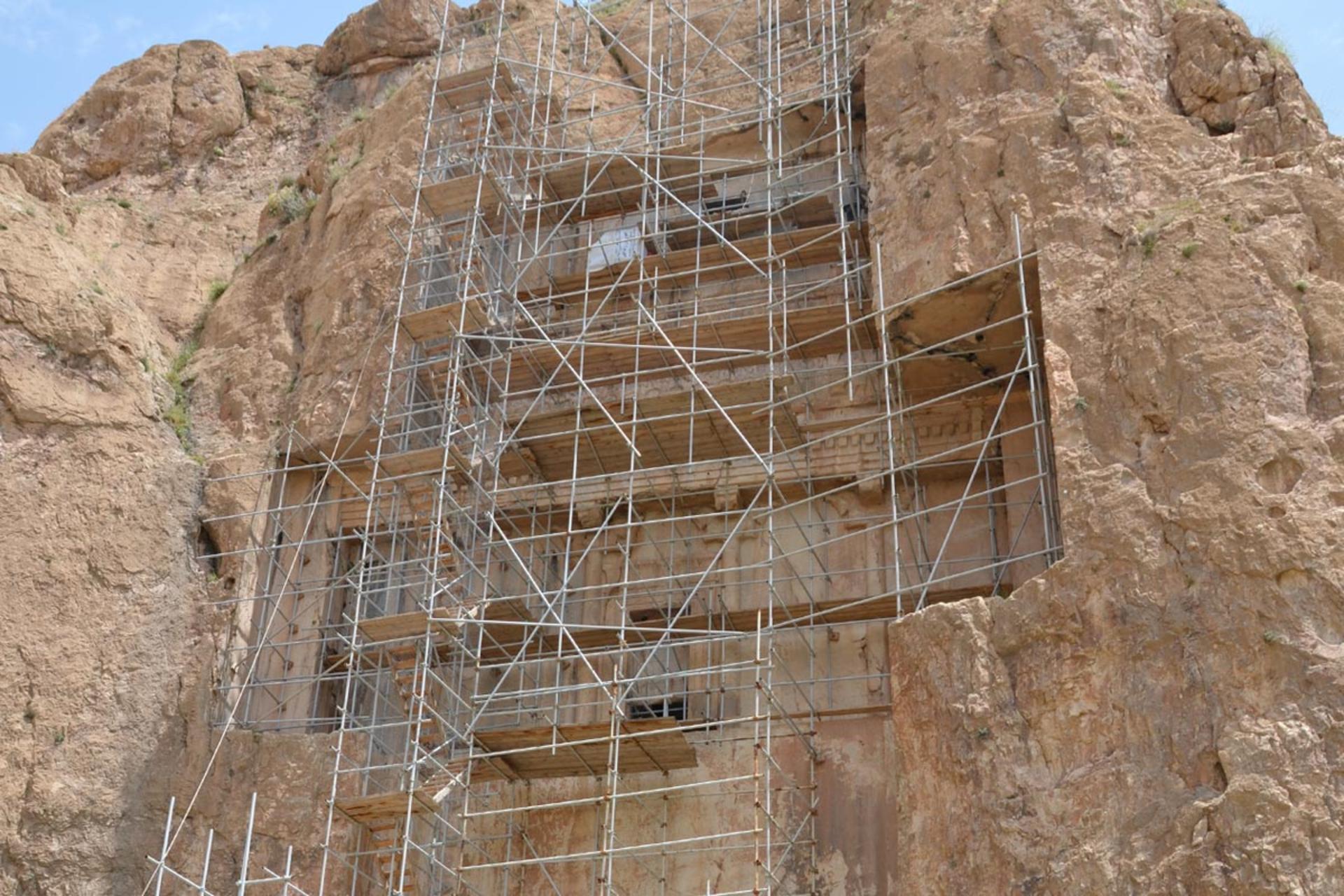 عملیات نفس‌گیر در آرامگاه خشایارشا؛ پیش و پس از مرمت را ببینید!