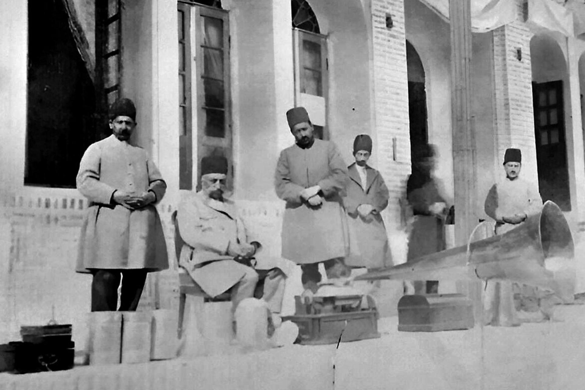 شاه قاجار و جعبه جادویی؛ سرگرمی ملوکانه مظفرالدین‌شاه با اولین گرامافون ایران