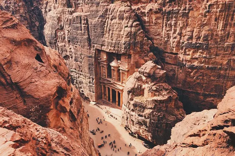 عکس هوایی از ساختار ورودی  شهر پترا، اردن