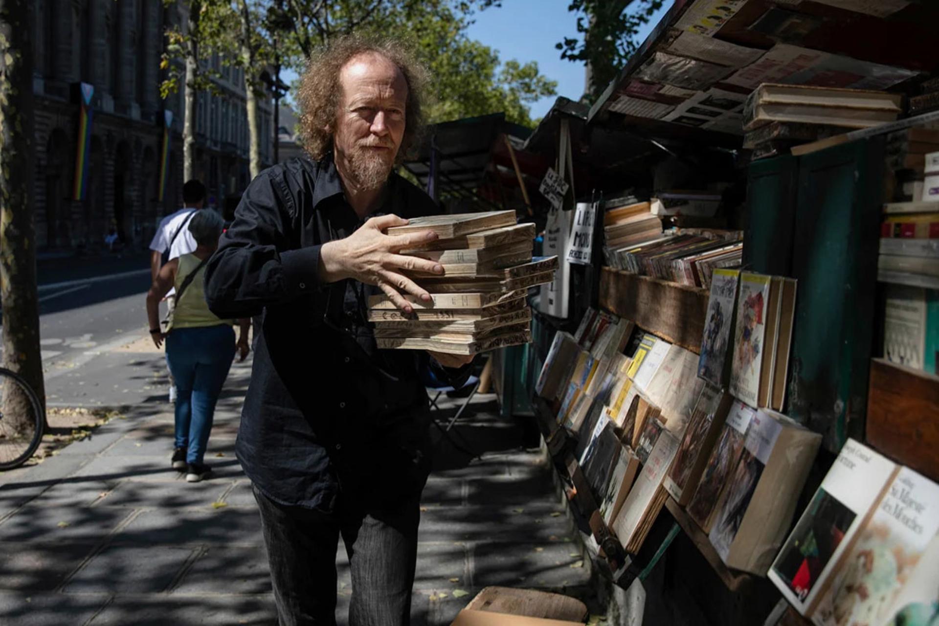 بزرگترین کتاب‌فروشی روباز جهان چگونه زنده مانده است؟