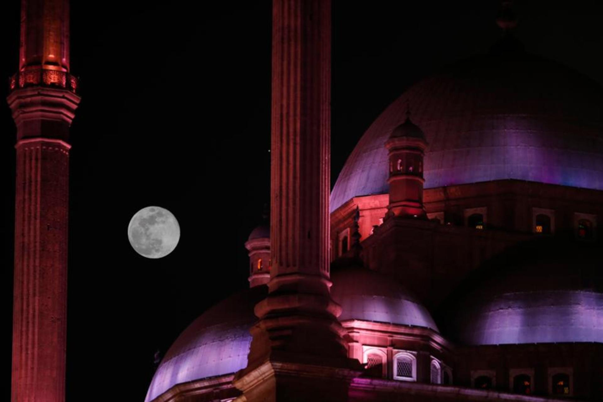 تصاویر خیره‌کننده از «اَبَرماه گرگ»؛ نخستین نمایش آسمانی ۲۰۲۶