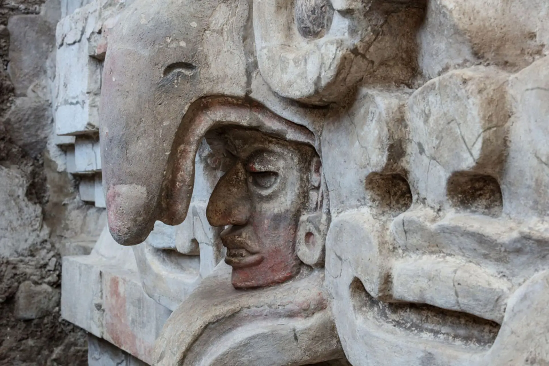 کشف مقبره ۱۴۰۰ ساله تمدن زاپوتک در مکزیک