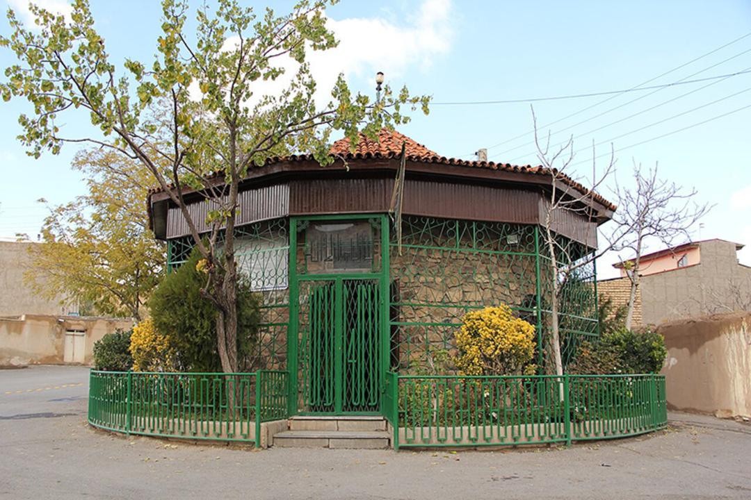 آرامگاه دکتر حسابی در شهر تفرش