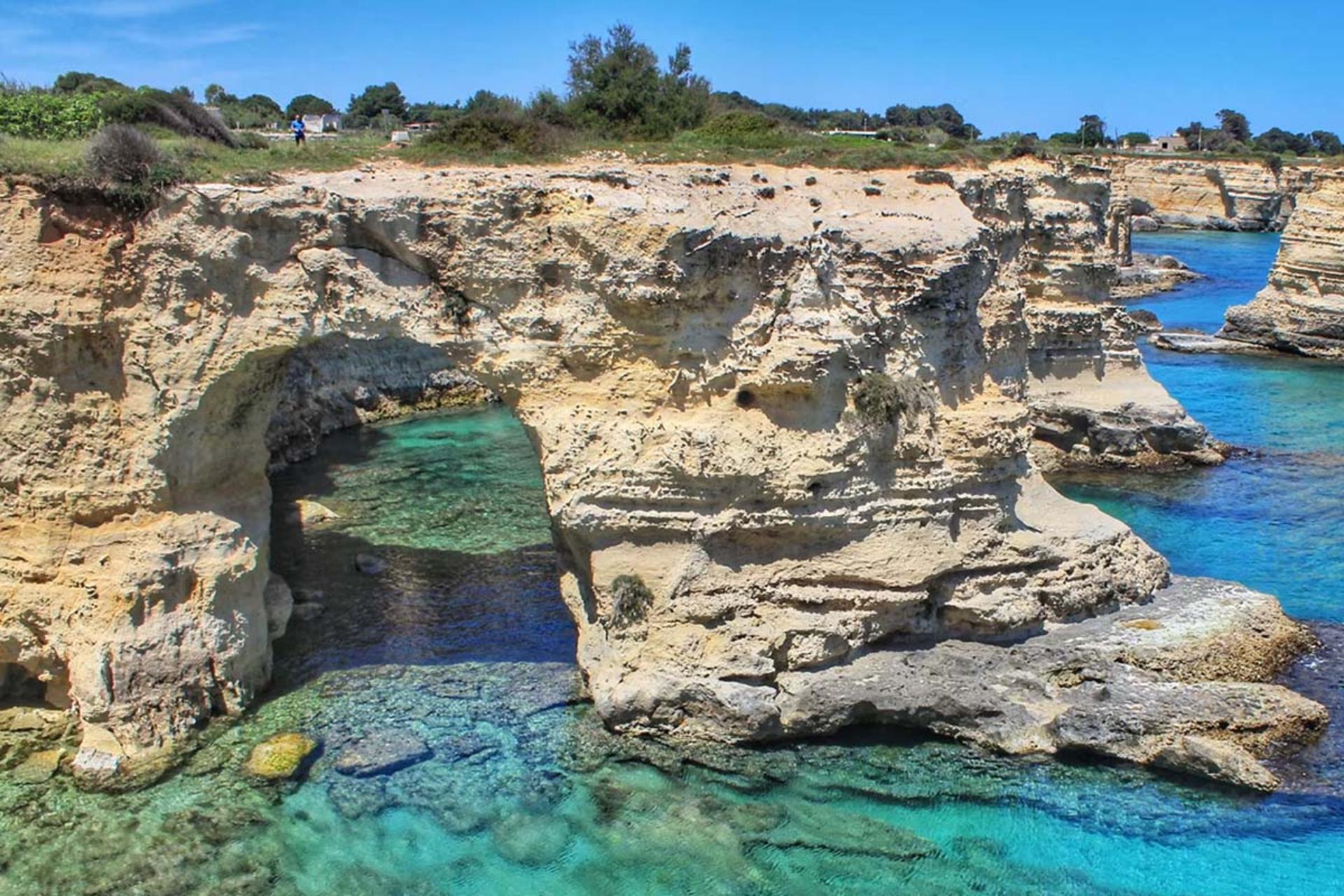 سقوط نماد عشق در ایتالیا؛ طوفان طاق عشاق را به آوار تبدیل کرد