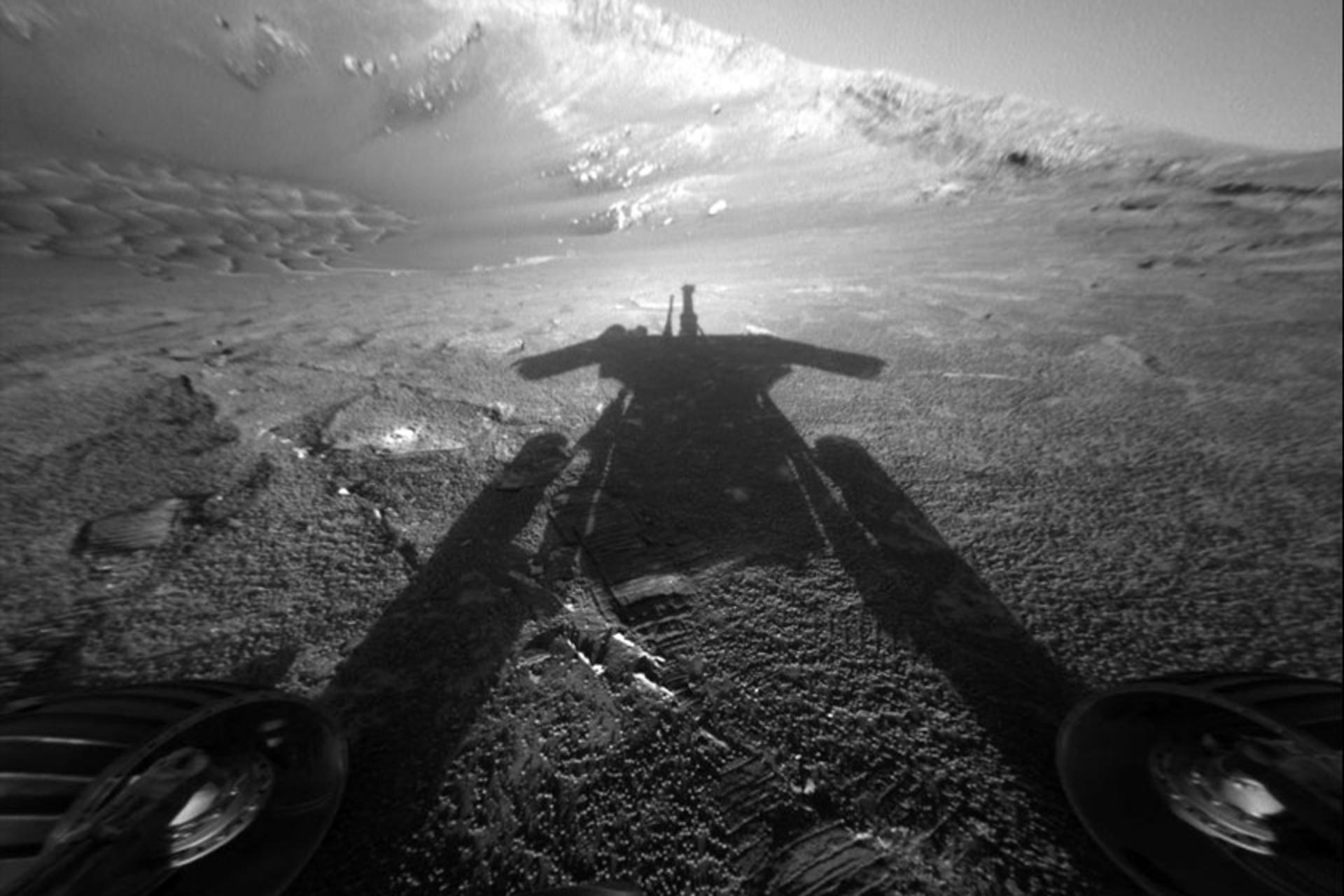 سایه یک مسافر تنها بر خاک سرخ مریخ؛ عکسی که تاریخی شد