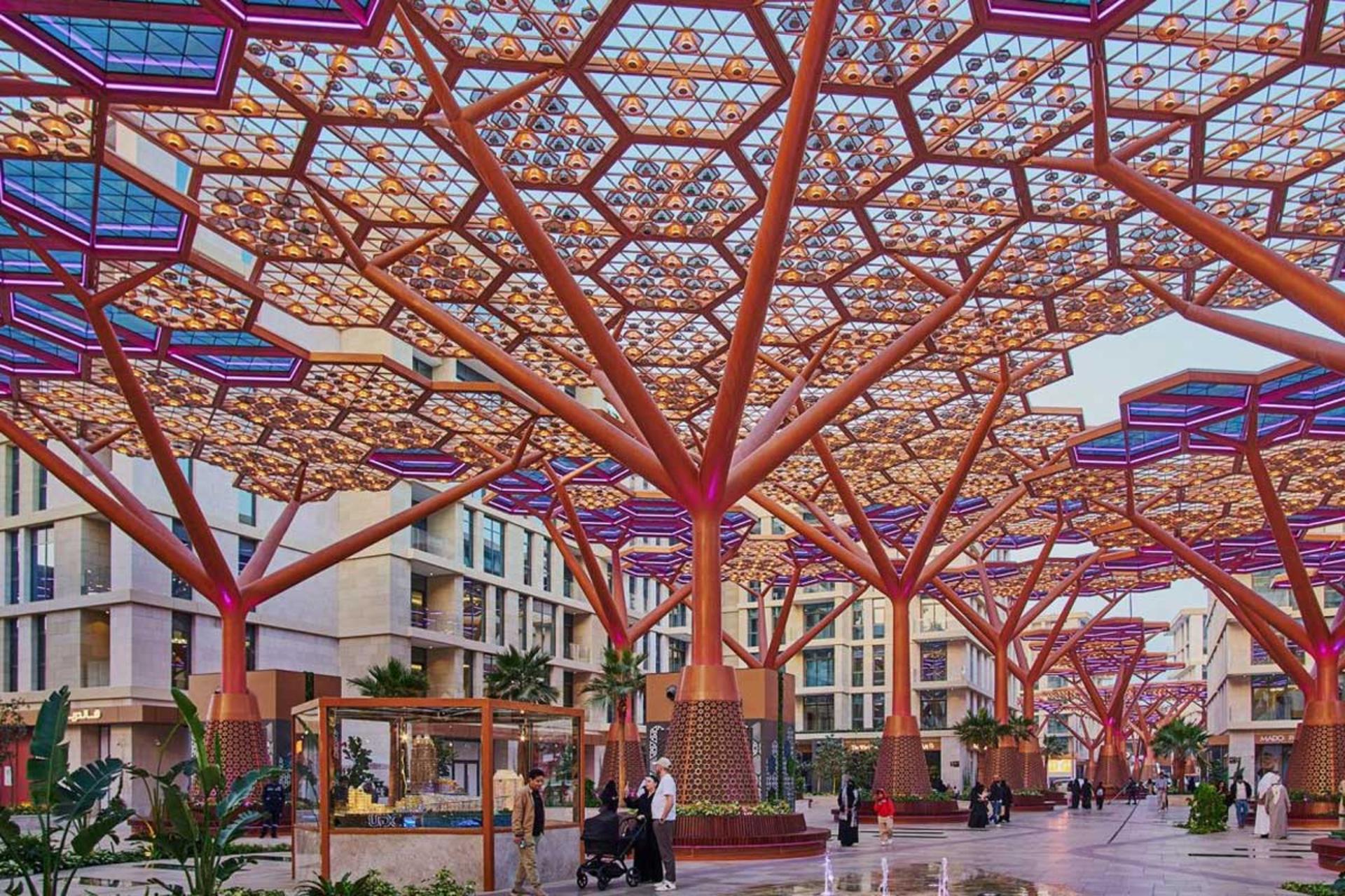 فرار از جهنم بیابان به بهشت خنک و بلورین در قلب خلیج فارس