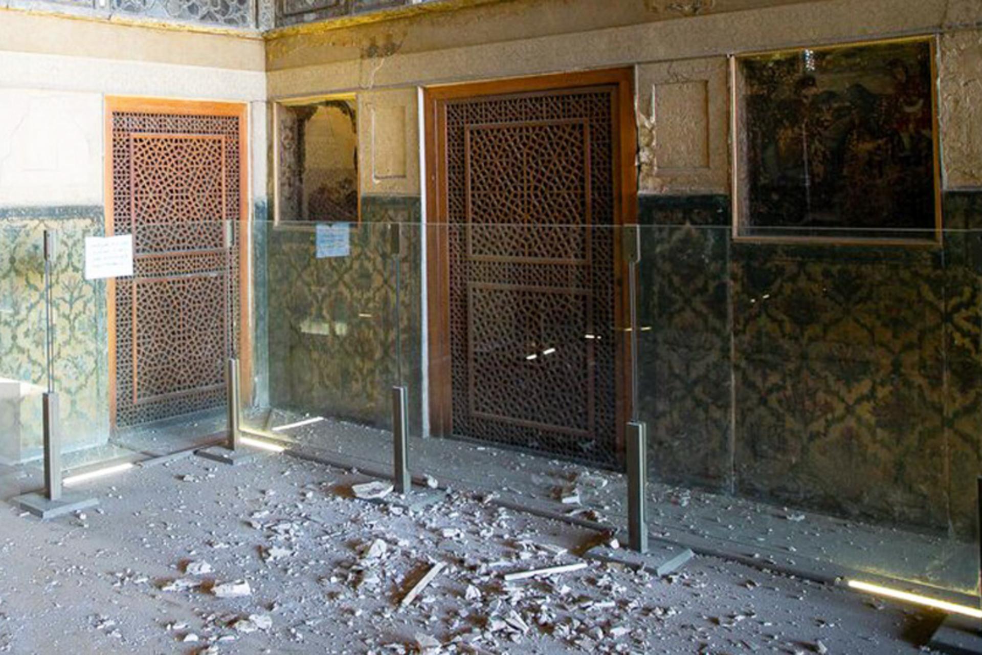 هشدار درباره وضعیت چهلستون؛ ریزش تزیینات ادامه دارد